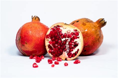  The Quest for the Singing Pomegranate: A Journey Through 17th Century Egyptian Folklore!