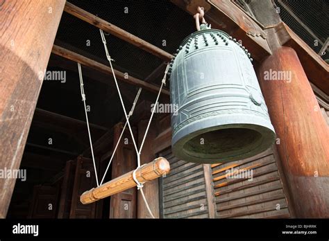  The Zenko-ji Temple Bell and Its Echoes Through Japanese History!